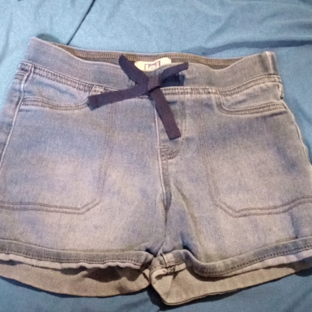 Stretchy jean like material shorts